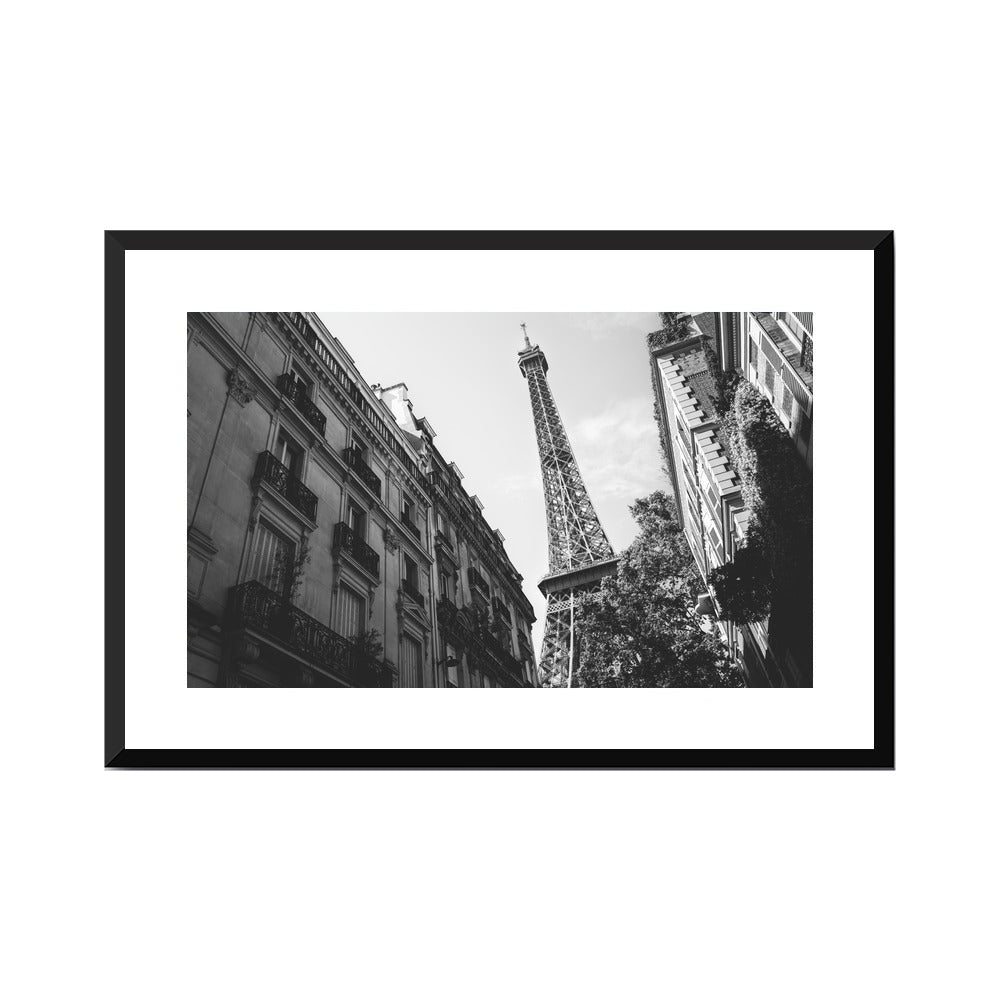 La Dame de Fer in a black frame, Medium