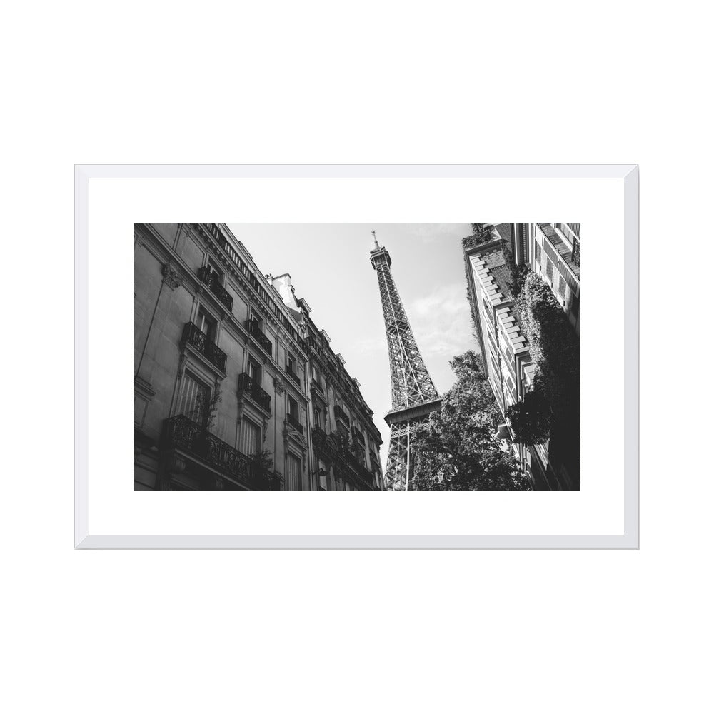 La Dame de Fer in a white frame, Medium